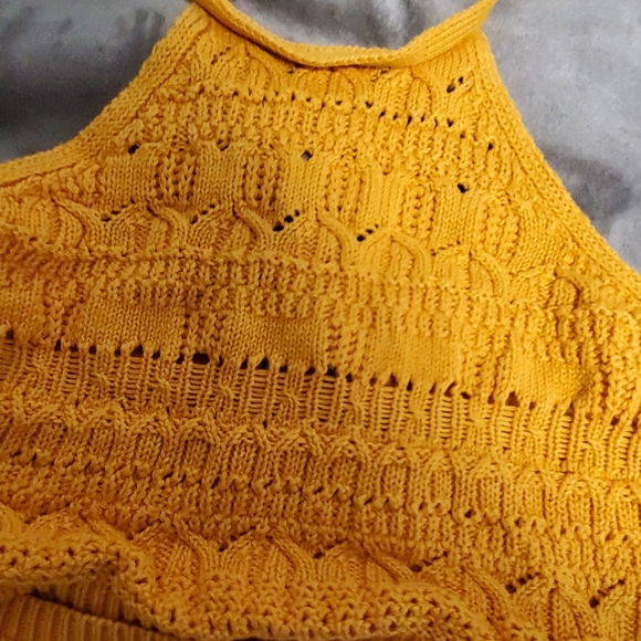 Cropped crochet halter top - Picture 2 of 4